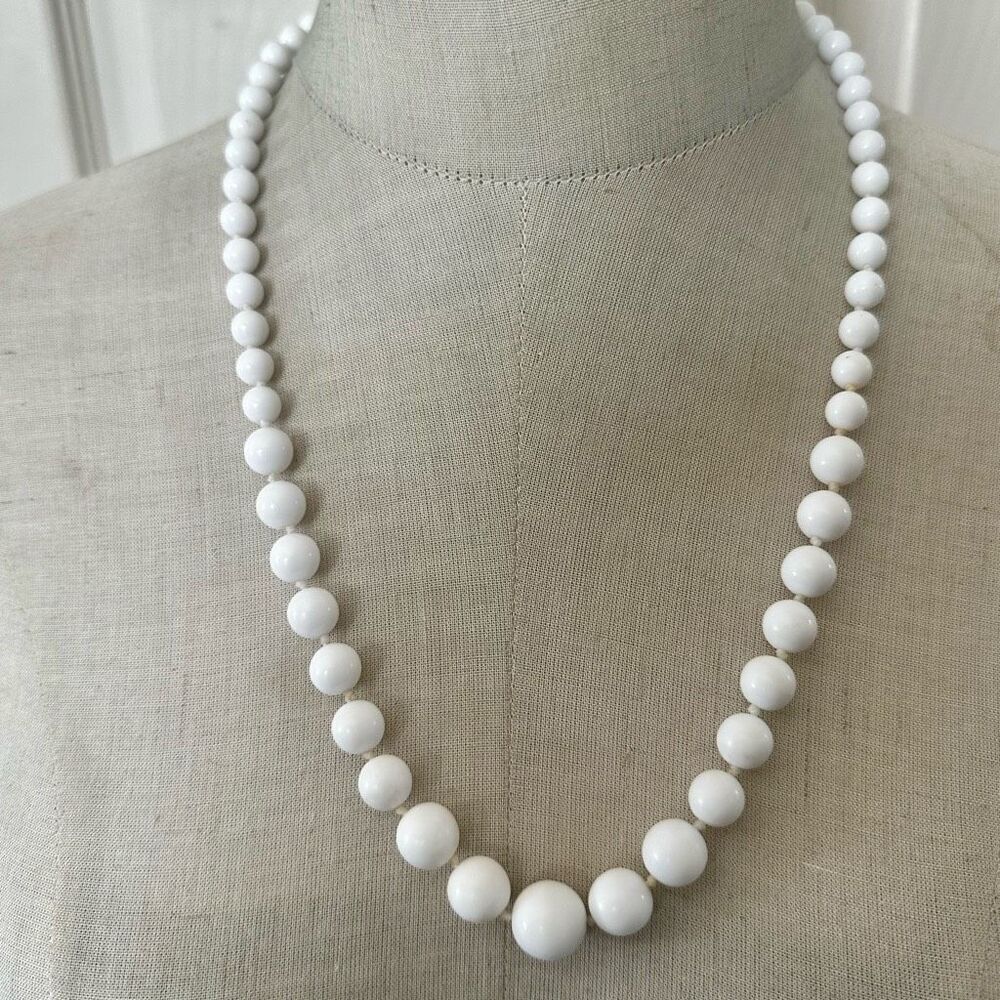 Vintage White Graduated Bead Necklace